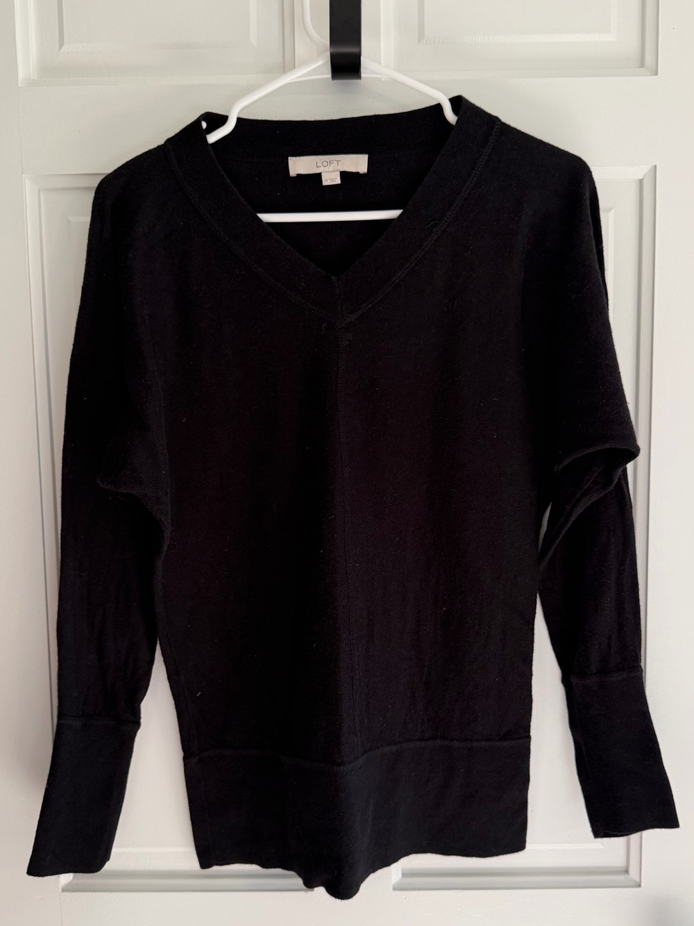 LOFT‎ Black V-Neck Dolman Sleeve Sweater Women’s Medium Wool Blend